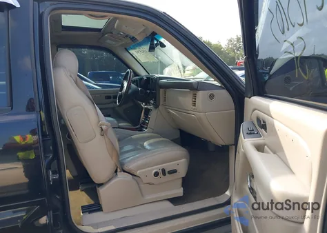 2005 Cadillac Escalade Standard z USA, uszkodzony, nr VIN 1GYEK63N95R112044